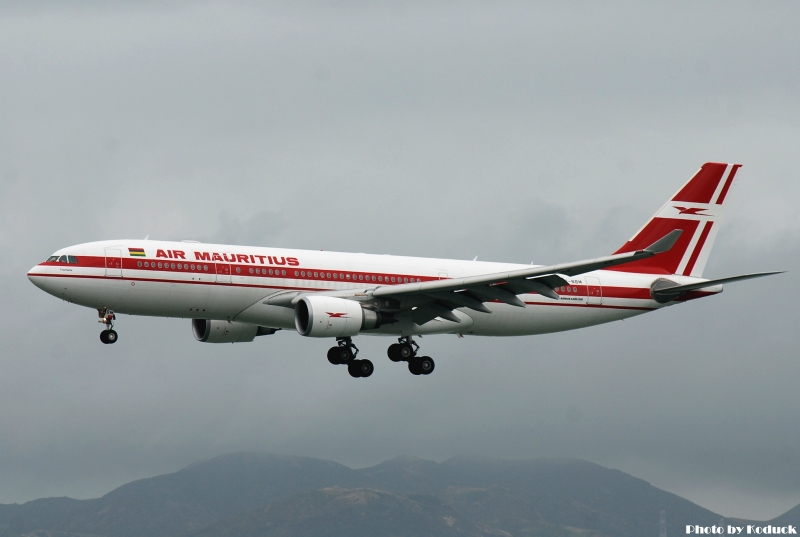 Air Mauritius A330-202(3B-NBM)@VHHH_1(2)_20100625.jpg Air Mauritius A330-202(3B-NBM)@VHHH_1(2)_20100625.jpg