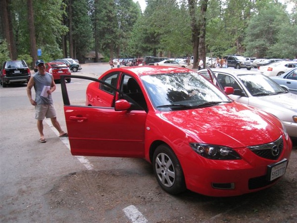 我們就是租這台 運動型小跑車來衝這次旅行 我們就是租這台 運動型小跑車來衝這次旅行