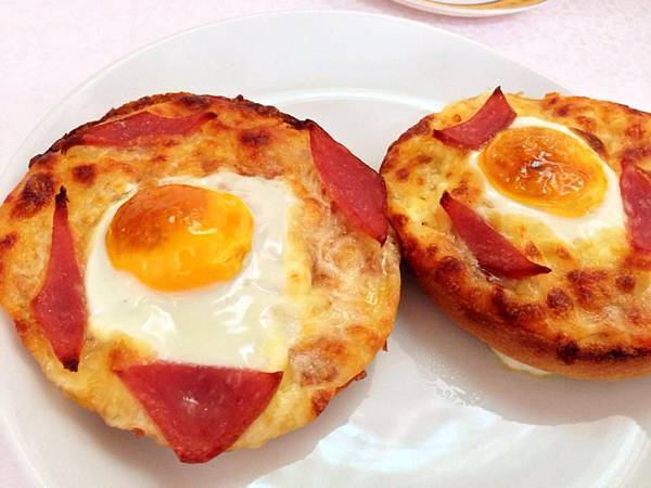 輕食-焗烤貝果太陽蛋