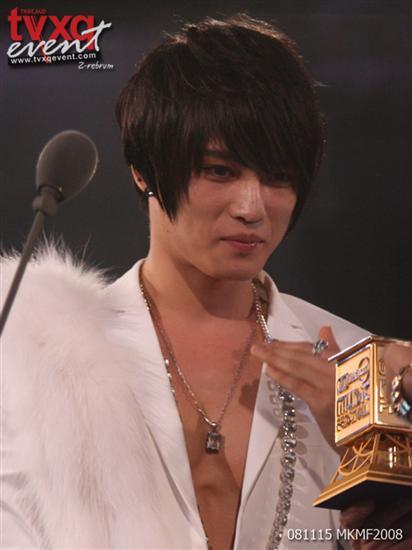 MKMF 2008 - JJ tearing up too! T.T