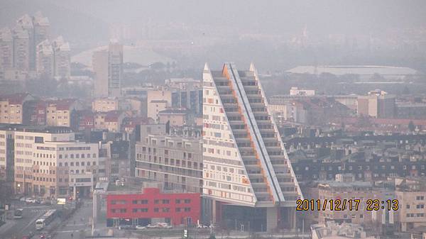 有趣的三明治建築 有趣的三明治建築