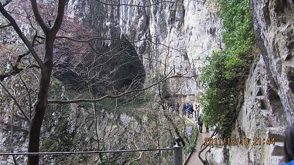 洞穴外 洞穴外