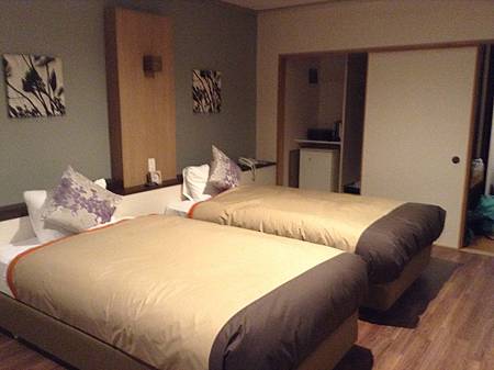 0208-0939.jpg 0208-0939.jpg