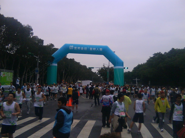 終點到了 跑完了