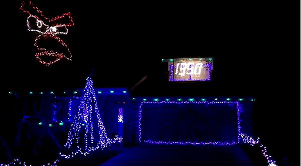 Angry Birds 終於搶回溫馨的家(Angry Birds Christmas Light Game).png