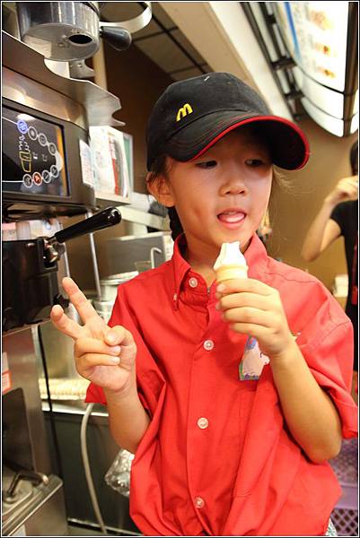 麦当劳小小服务员体验活动_手工制作_郭年-跟