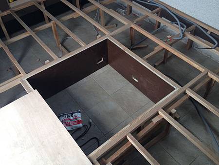 層就頂樓地板架高施工 (3).JPG