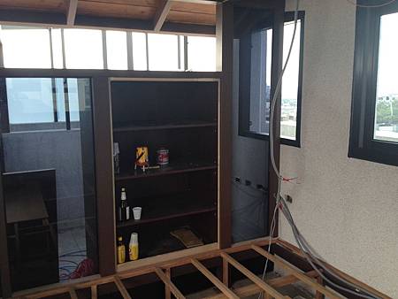 層就頂樓地板架高施工 (4).JPG