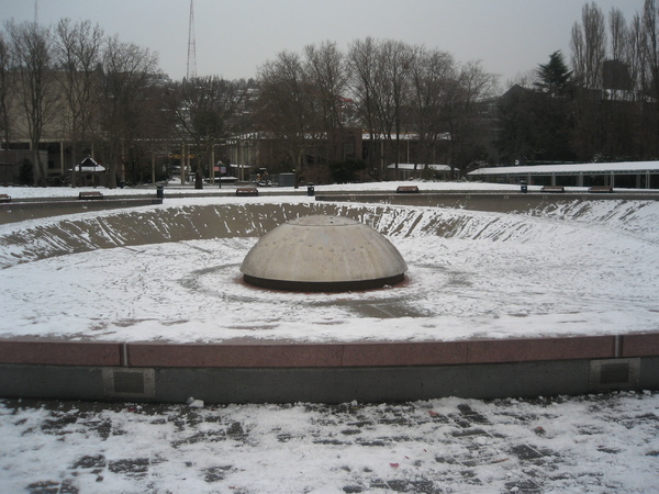 經過第一次的時候.被我誤以為是太空船的International Fountain