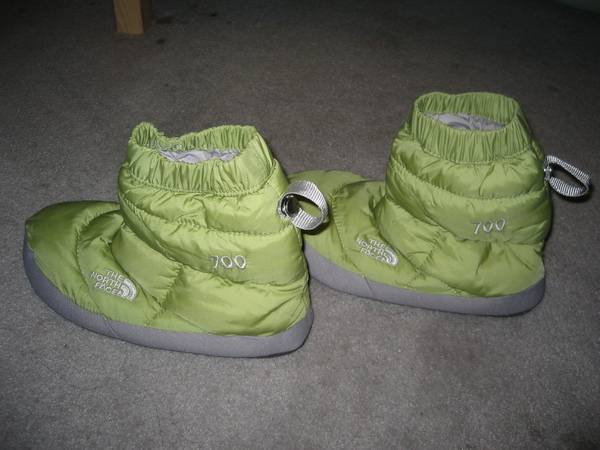 Nordstrom Rack買的兩隻左腳THE NORTH FACE可愛蘋果綠短靴