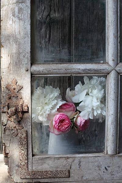 303554_472271589467059_1918396158_n