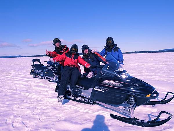 雪上摩托車 雪上摩托車
