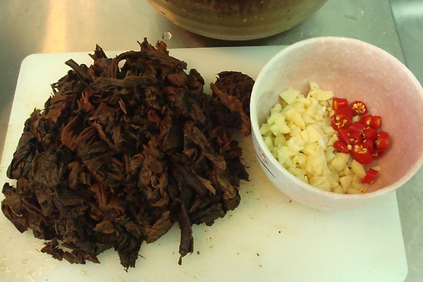 切好的蒜、辣椒、梅干菜.JPG 切好的蒜、辣椒、梅干菜.JPG