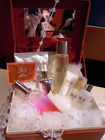 【發表會】SK-II秋冬妝容&與SWAROVSKI‧ESCADA 首度跨界合作聖誕禮盒 - 第3張圖 下一張(熱鍵:c)