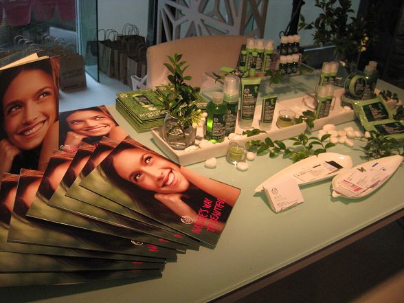 【心得】夏季抗痘~THE BODY SHOP茶樹淨痘系列 - 第1張圖 下一張(熱鍵:c)