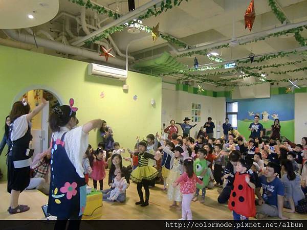 560804_605953882801978_1443609366_n