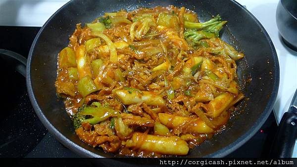 【食譜】韓式料理：春川達卡比(辣炒雞排) 춘천닭갈비 