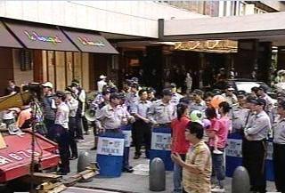 連陳國賓夜宴,下班尖峰時刻 600人維安。 連陳國賓夜宴,下班尖峰時刻 600人維安。