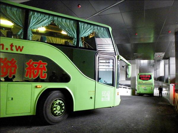 台北車站-交九轉運站-實測台北轉運站 二輛大車進場就塞車.jpg 台北車站-交九轉運站-實測台北轉運站 二輛大車進場就塞車.jpg