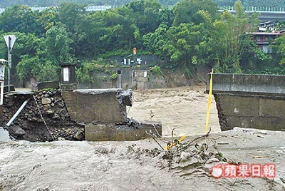 80916辛樂克-南投縣.昌榮橋(國姓大石村←→中潭公路)長60公尺 ● 橋齡57年.jpg 80916辛樂克-南投縣.昌榮橋(國姓大石村←→中潭公路)長60公尺 ● 橋齡57年.jpg