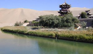 全球11處瀕臨消失的美景-中國.甘肅月牙泉—2015乾枯.jpg 全球11處瀕臨消失的美景-中國.甘肅月牙泉—2015乾枯.jpg