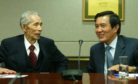 王永慶大事記_總統馬英九曾向王永慶請益經濟民生議題,也表示「王永慶白手起家,觀念的前瞻與生活的儉樸,足以代表台灣的核心價值。」.jpg 王永慶大事記_總統馬英九曾向王永慶請益經濟民生議題,也表示「王永慶白手起家,觀念的前瞻與生活的儉樸,足以代表台灣的核心價值。」.jpg