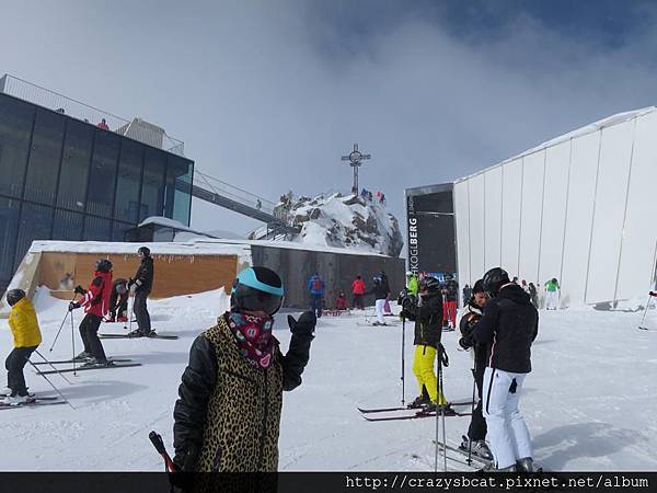 滑雪小魔喵的流浪匣