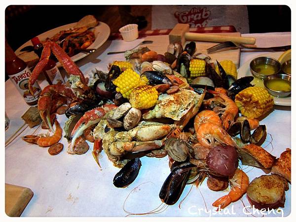 【西雅圖好食推薦】The Crab Pot 新鮮海鮮好霸氣倒上桌 大啖蟹腳鮮蝦牡蠣好過癮啊!!