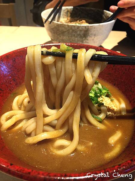 【台北美食推薦】鶴越 烏龍麵 Tsuru-koshi 咖哩醬香濃好想拌飯吃 味道還不錯可是吃不飽吶!!(南港中信大樓總部 美食街)