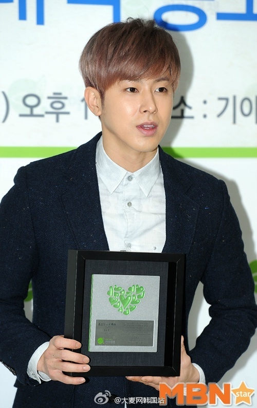 6d5cc8f1tw1ee2gik6rjlj20dw0m277r