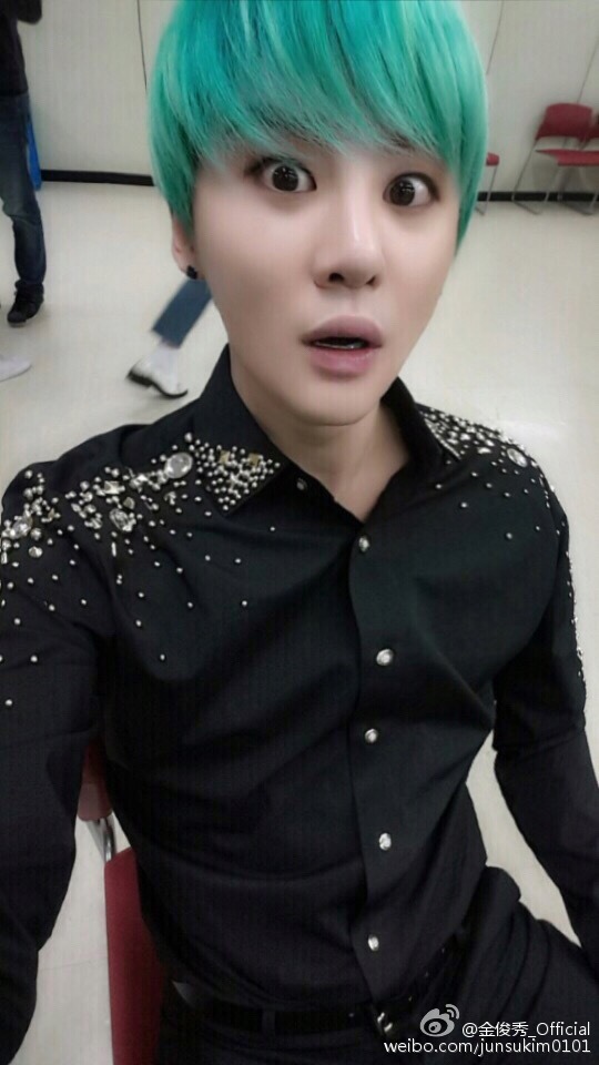 005WwcCMjw1er3zuh11zoj30f00qojtp