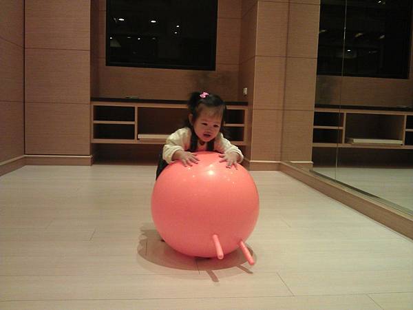 韻律室玩球.jpg