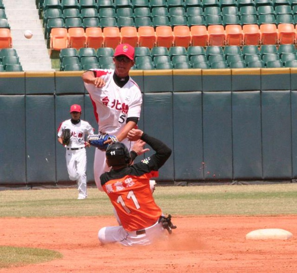 威達陳意忠阻止不了北縣楊鎮嶽完成雙殺