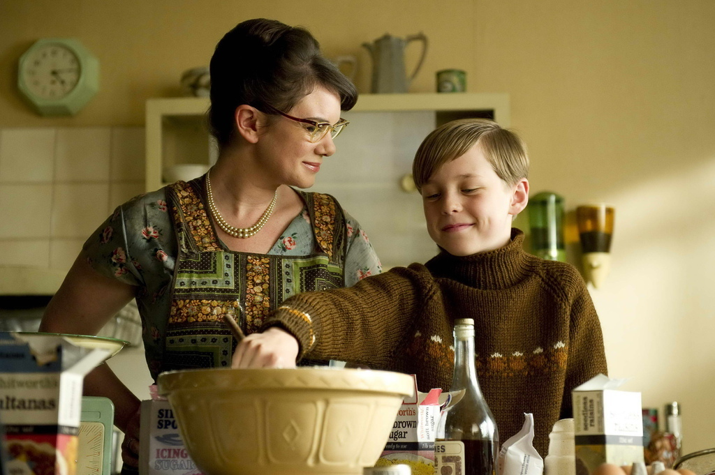 T-1104 (l-r) VICTORIA HAMILTON as Mum, OSCAR KENNEDY as Young Nigel Slater.jpg