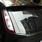 貓咪要掉下來囉~(01/14/2012)