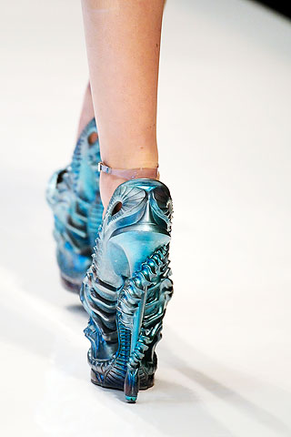 alexander-mcqueen-spring-2010-shoe-collection-081009-9.jpg