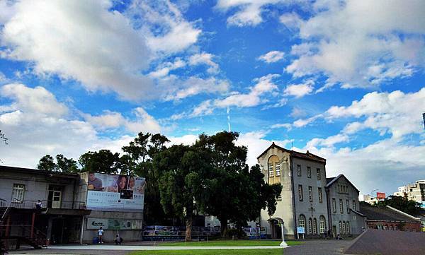 459619_474095959272256_397096613_o