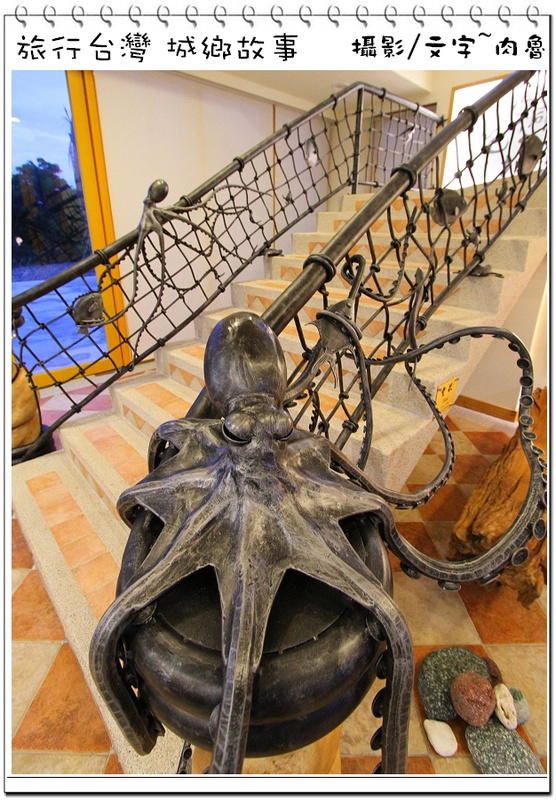 【台東住宿】油桐花坊曙光篇 網住漁貨八爪章魚樓梯 曼妙巧遇 達悟族蘭嶼拼板舟