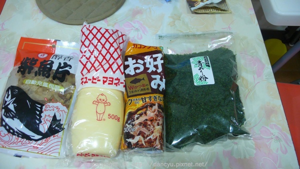 柴魚片,梅乃滋,大阪燒醬,海苔粉
