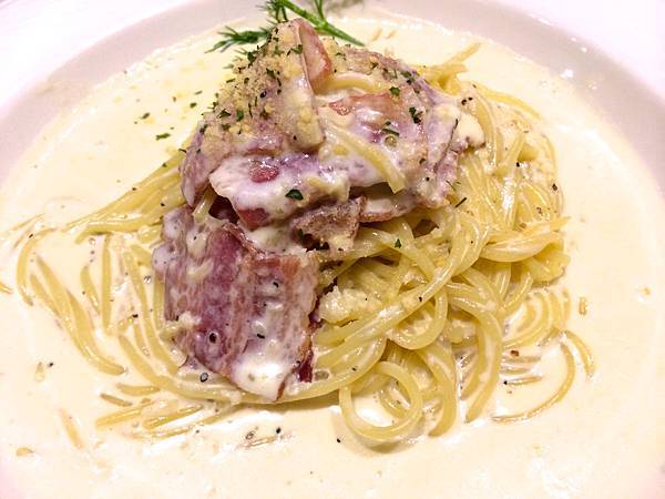 奶油培根蛋黃義大利麵