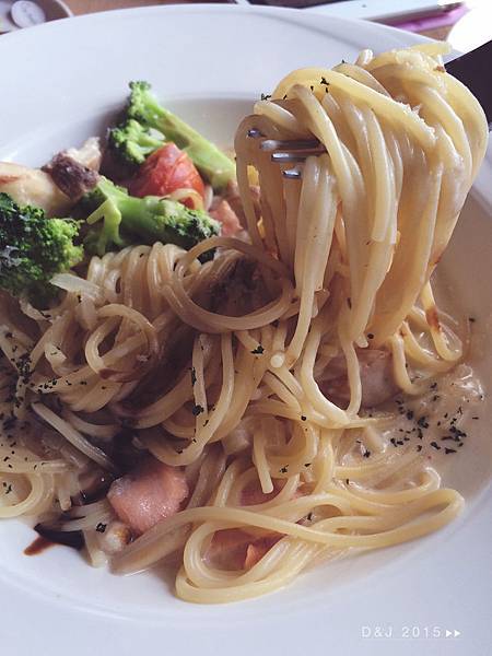 奶油燻鮭魚義大利麵