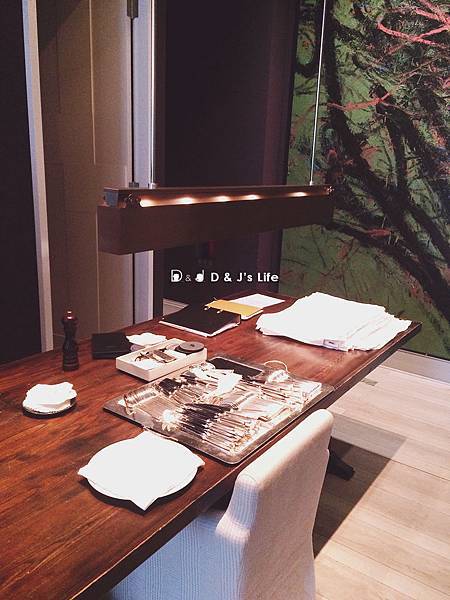 這是他們放餐具的桌子  不知是否提供客人用餐