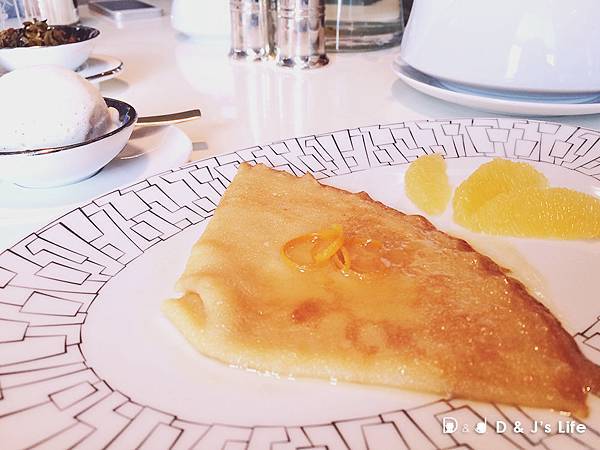 法式煎餅附有香草口味的冰淇淋