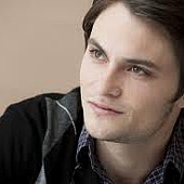 Shiloh Fernandez Shiloh Fernandez