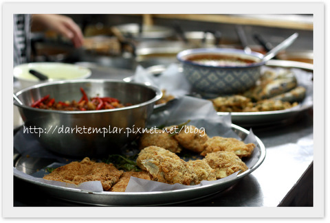 Khrua Aroy Aroy (1).jpg Khrua Aroy Aroy (1).jpg