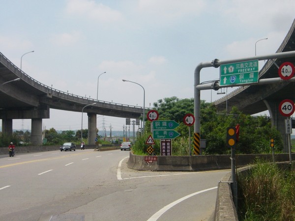 右邊匯出上義里大橋