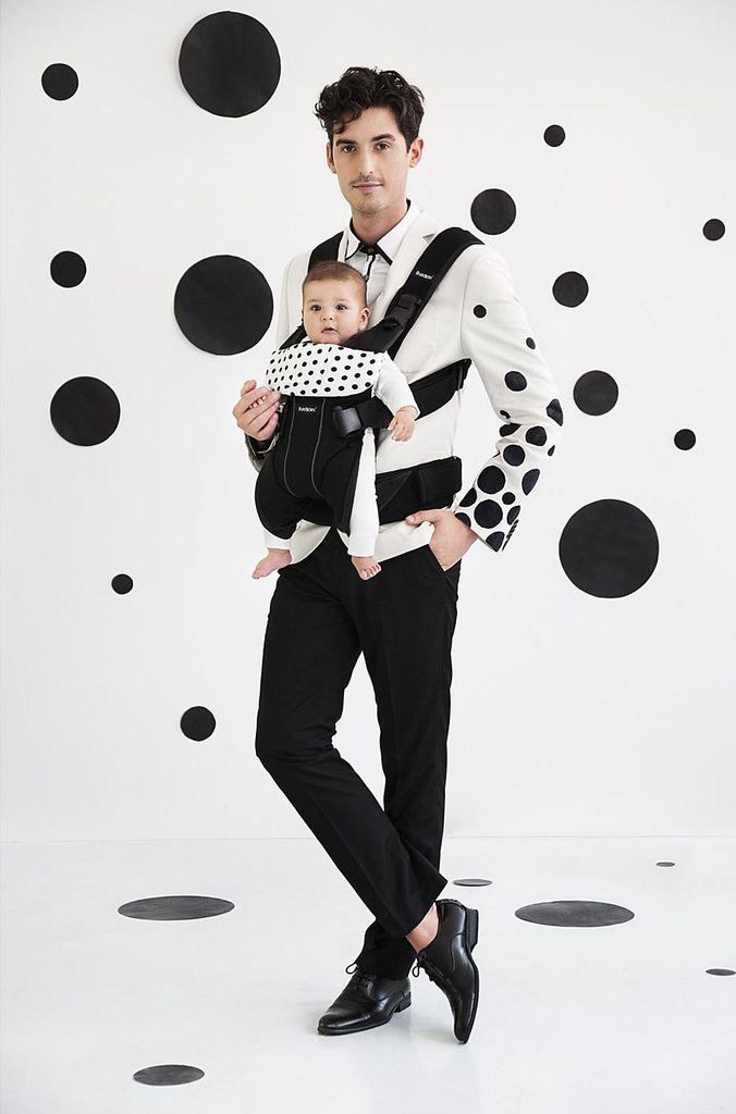 波仔的第二張席夢猴♥BABYBJORN抱嬰袋!限量版Baby Carrier One-Cotton Dot