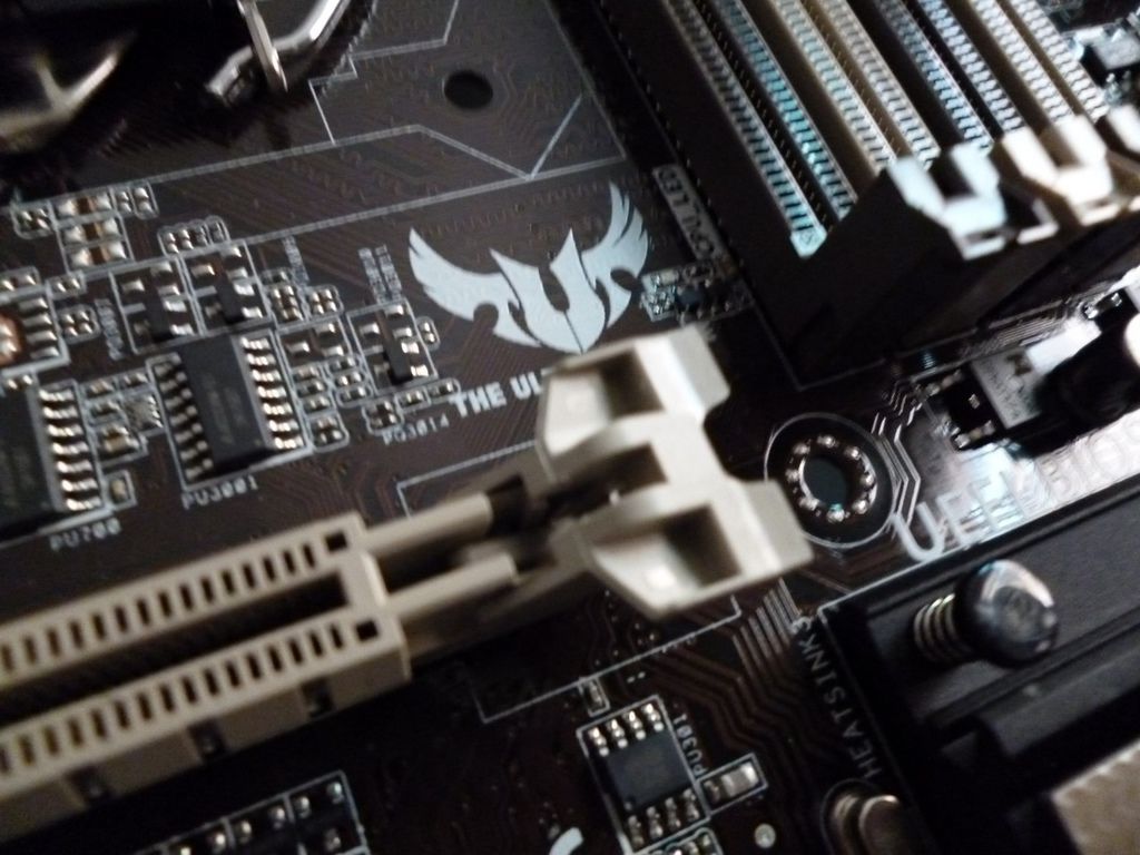 【 馬年除舊布新，讓你安安穩穩用到狗年的ASUS TUF Vanguard B85主機闆】