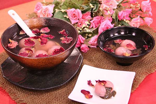 冬至 玫瑰芝麻湯圓 冬至 玫瑰芝麻湯圓