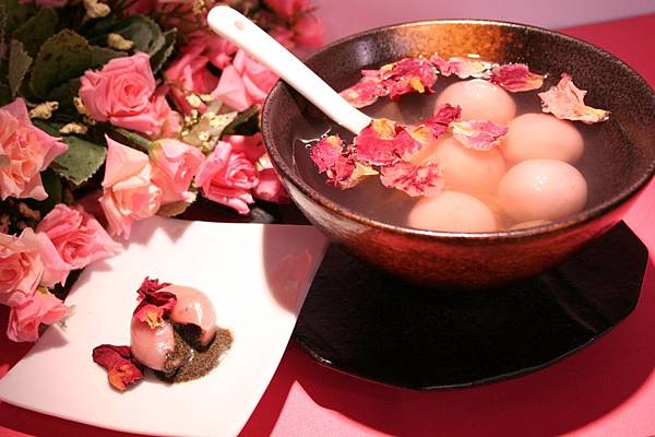 冬至 玫瑰芝麻湯圓 冬至 玫瑰芝麻湯圓
